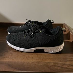 OrthoFeet Coral Stretch Knit tennis shoe